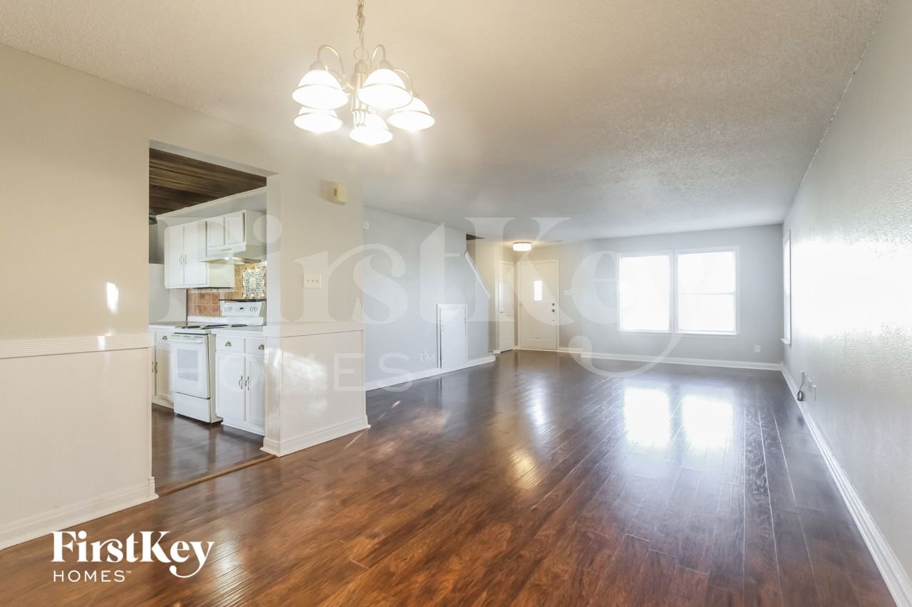 319 Sunburst Ln - Photo 3 of 15