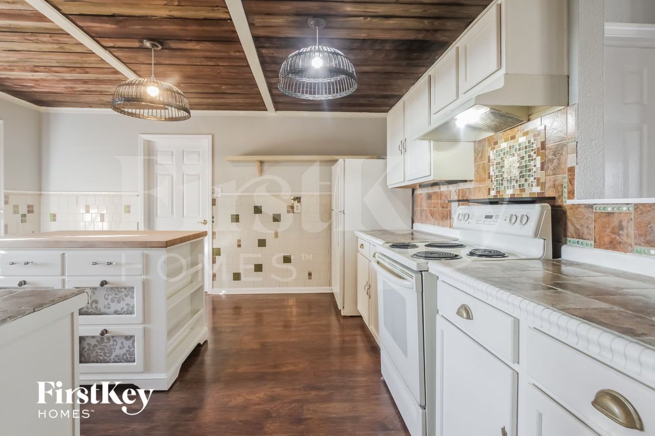 319 Sunburst Ln - Photo 4 of 15