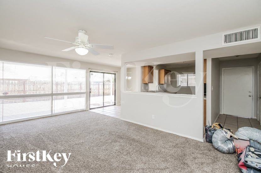 2801 N 68th St - Photo 4 of 15