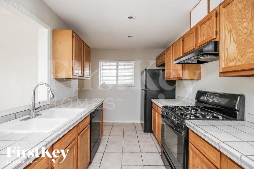 2801 N 68th St - Photo 6 of 15