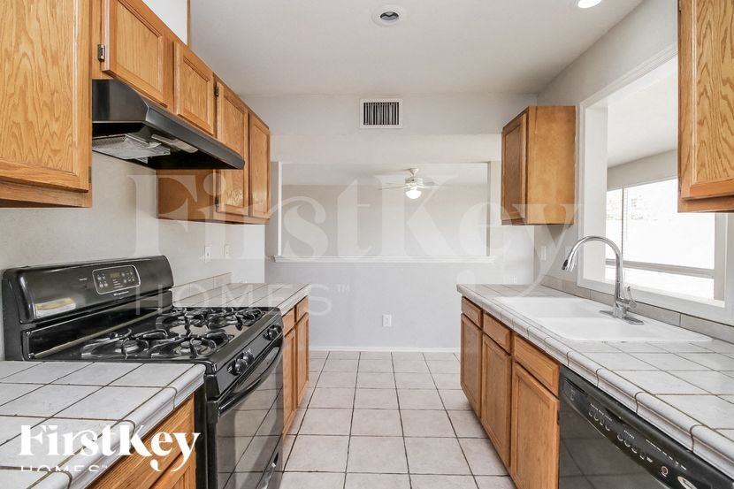 2801 N 68th St - Photo 7 of 15