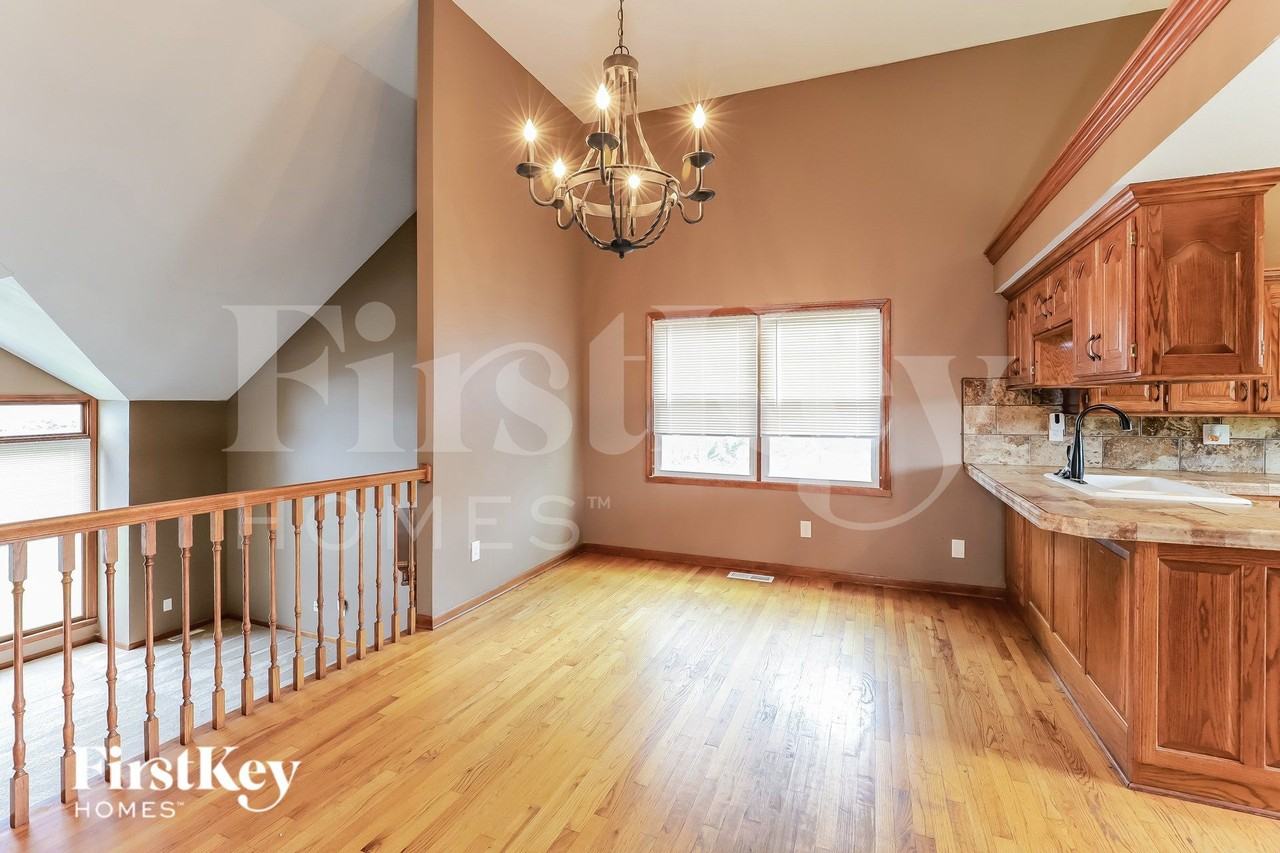 1824 Sw Pinecreek Ct - Photo 4 of 16