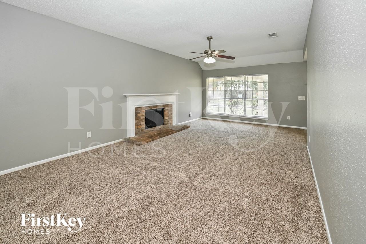 18007 Sagecroft Dr - Photo 2 of 15