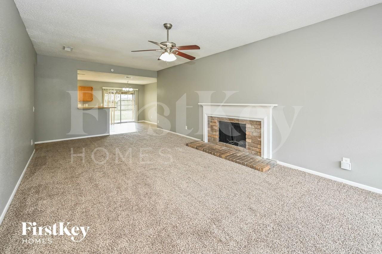 18007 Sagecroft Dr - Photo 4 of 15