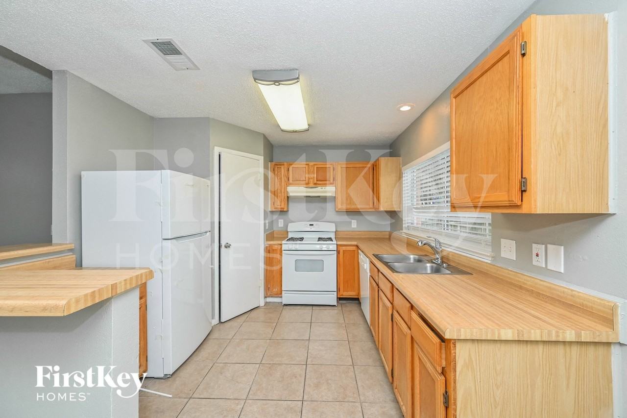 18007 Sagecroft Dr - Photo 6 of 15