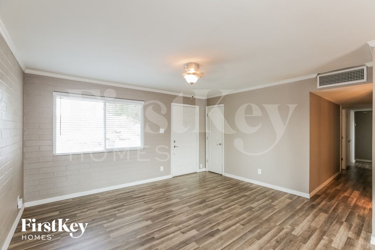 14832 N 35th Pl - Photo 4 of 15