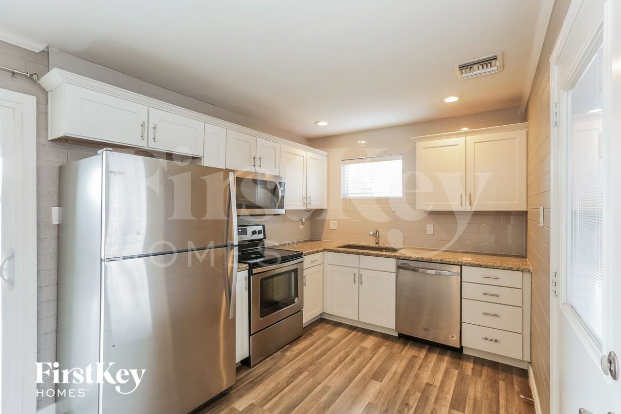 14832 N 35th Pl - Photo 6 of 15