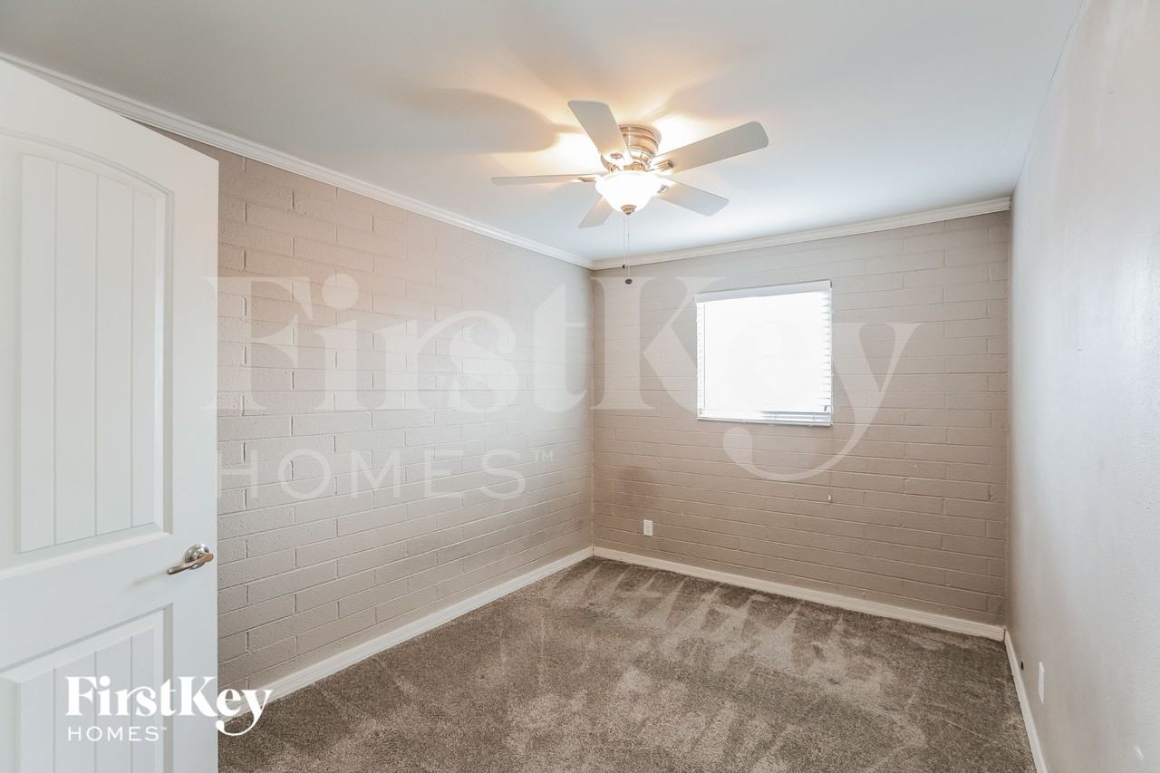 14832 N 35th Pl - Photo 7 of 15