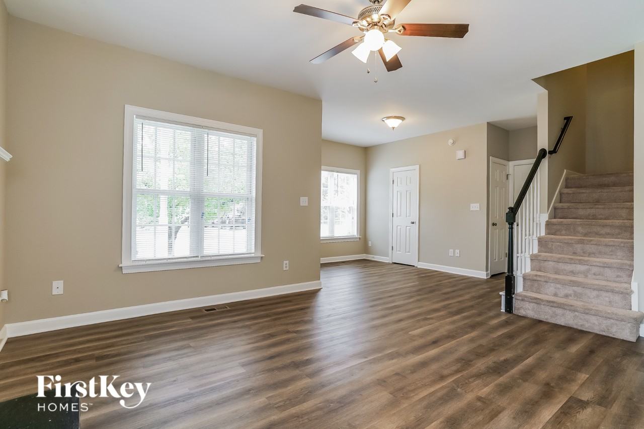 1000 Caladium Dr - Photo 4 of 16