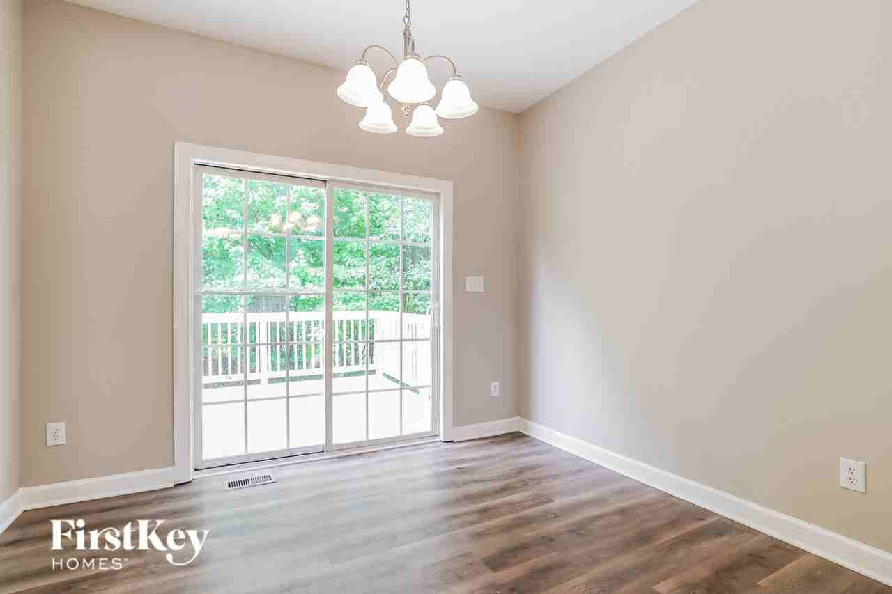 1000 Caladium Dr - Photo 5 of 16