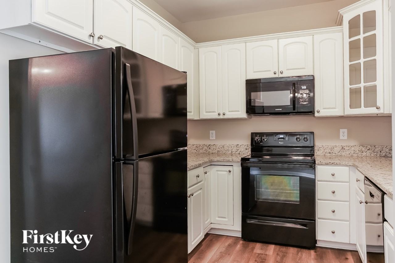 1000 Caladium Dr - Photo 7 of 16