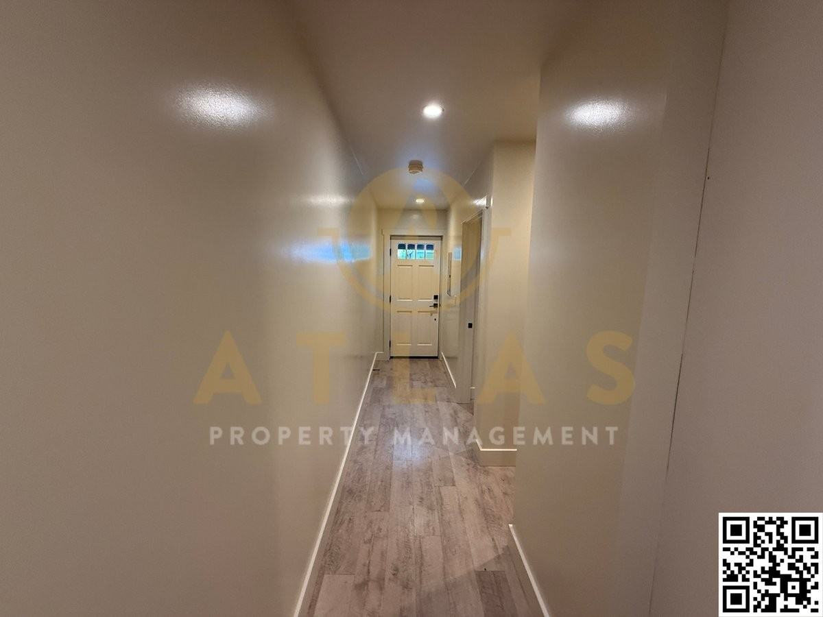 1241 Laurel St - Photo 4 of 10