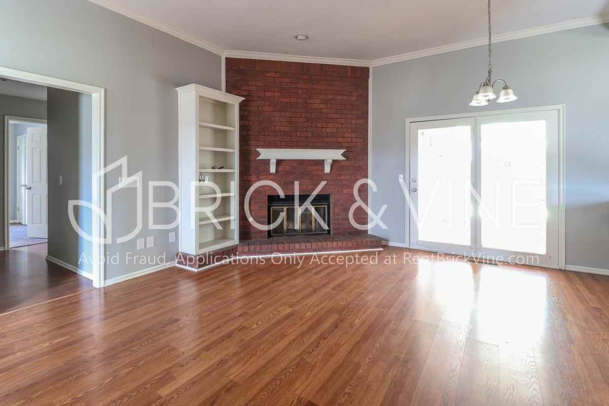 904 Julies Trl - Photo 2 of 16