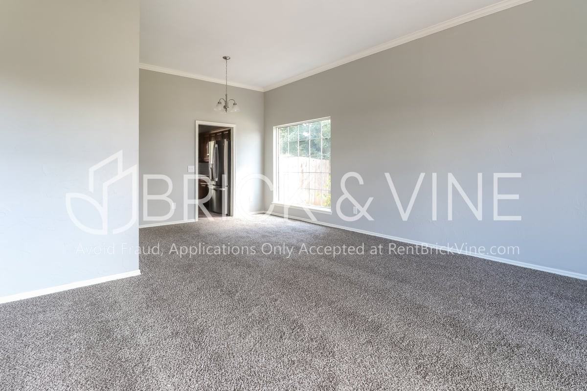 904 Julies Trl - Photo 5 of 16