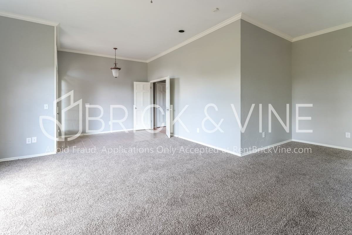 904 Julies Trl - Photo 6 of 16