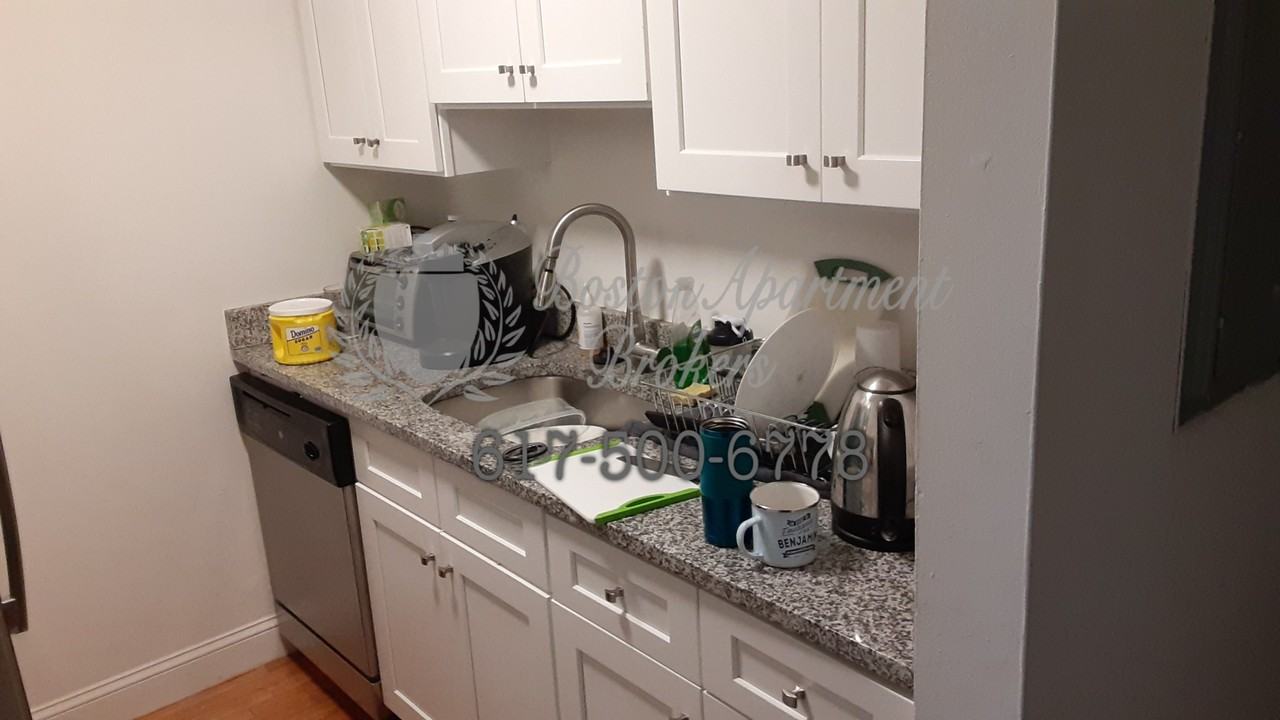 775 Columbus Ave #3 - Photo 2 of 8