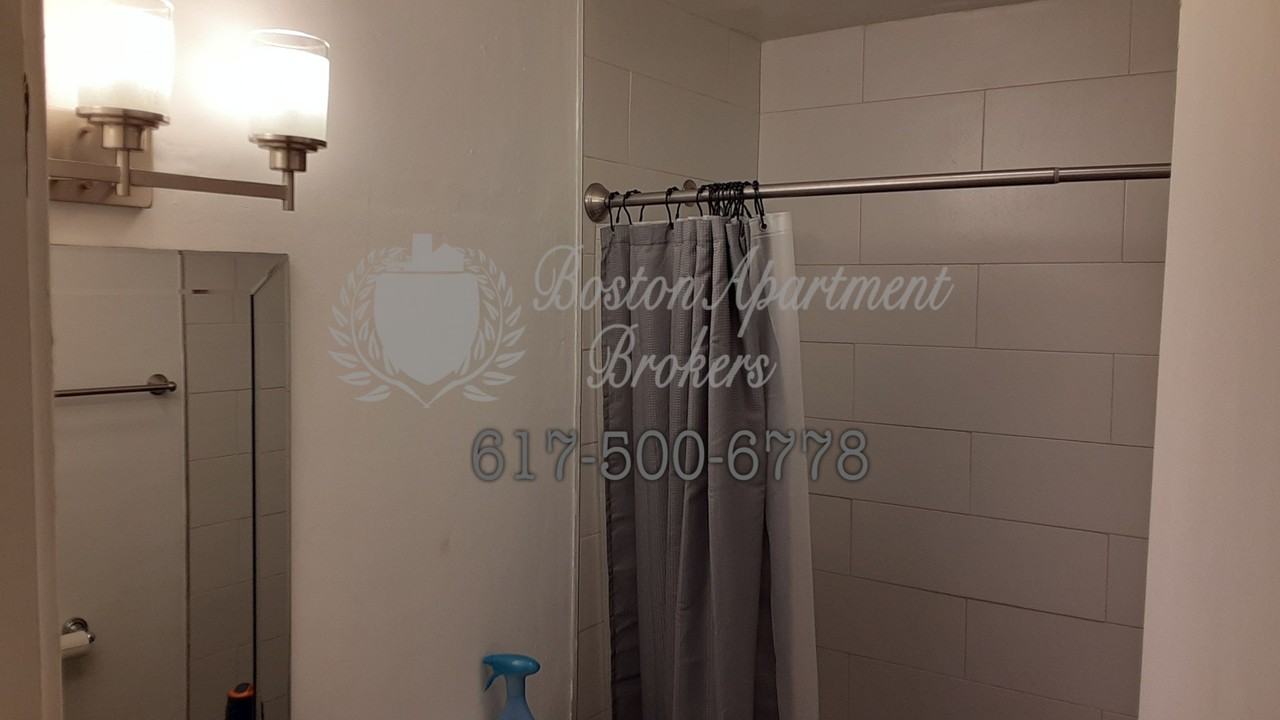 775 Columbus Ave #3 - Photo 5 of 8