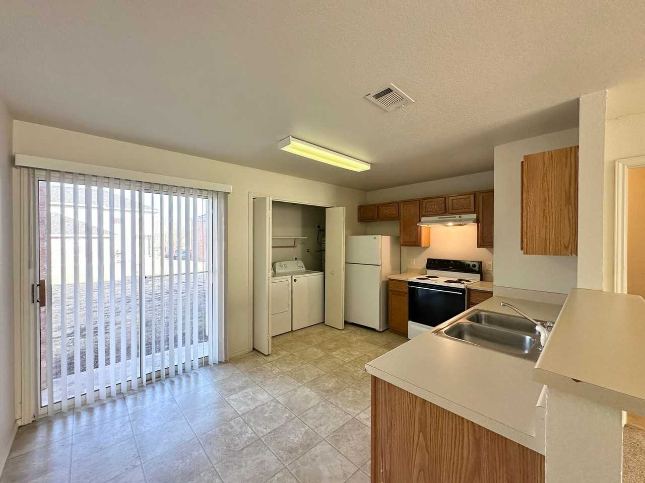 2105 Tahoe Ct - Photo 6 of 37