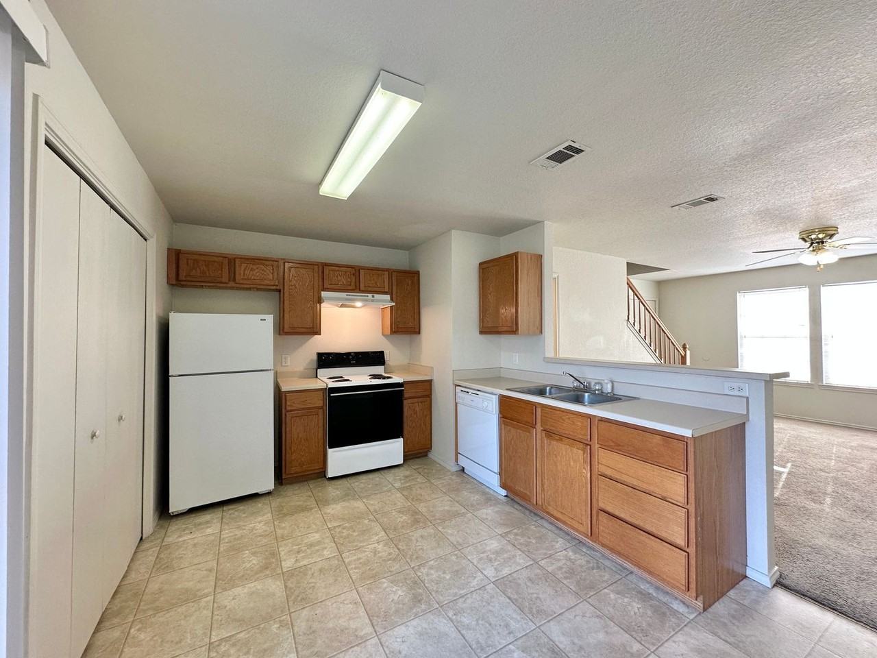 2105 Tahoe Ct - Photo 7 of 37