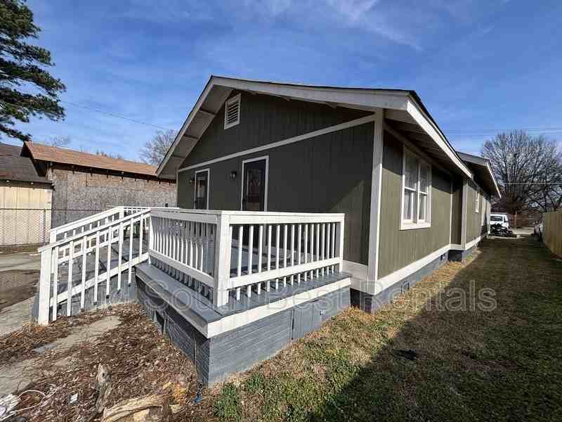 4202 Alma St - Photo 2 of 10
