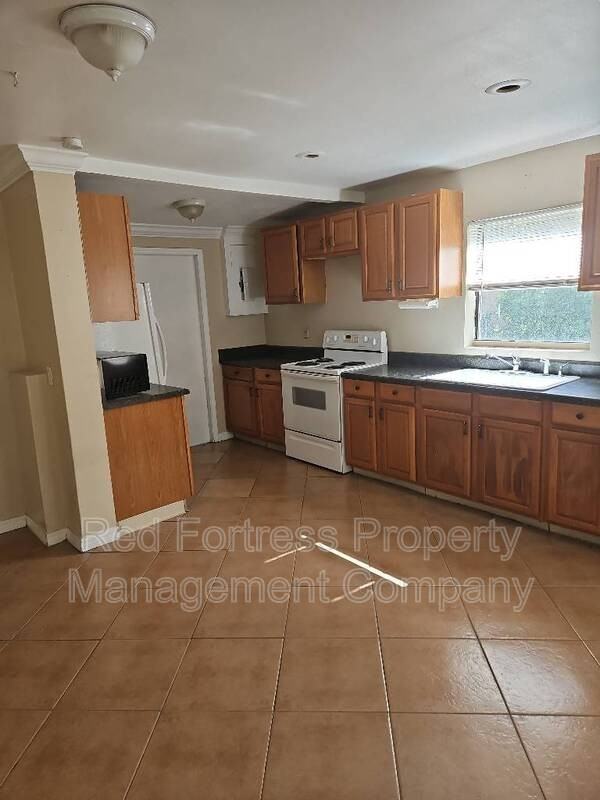 2349 South St - Photo 5 of 9