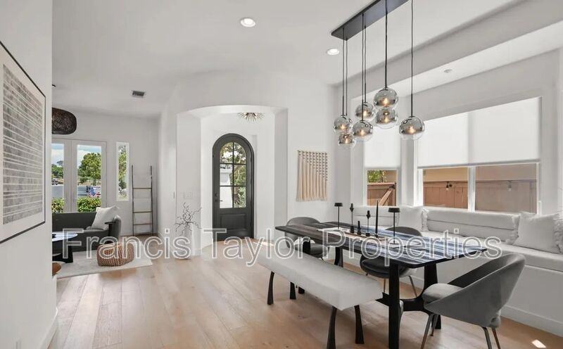 1042 Alexandra Ln - Photo 4 of 35