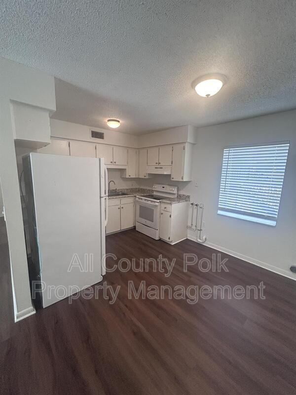 915 Ariana St #4 - Photo 4 of 15