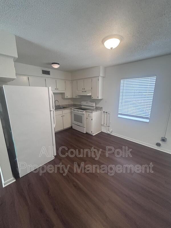 915 Ariana St #4 - Photo 5 of 15