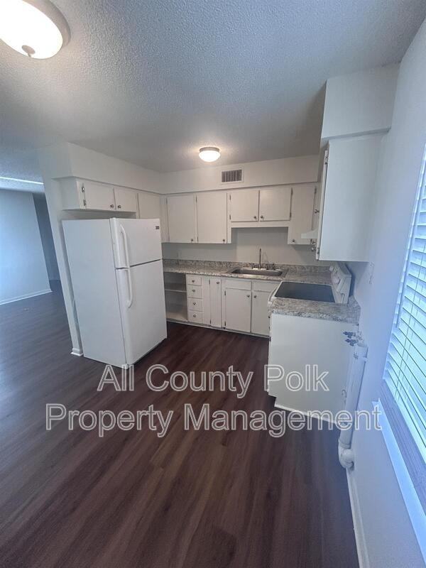 915 Ariana St #4 - Photo 6 of 15