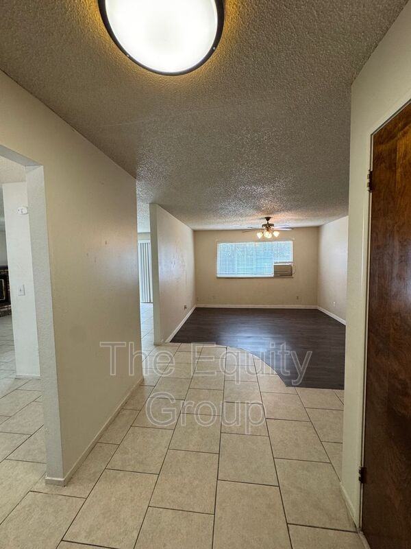 1009 W Laura Ave - Photo 2 of 30