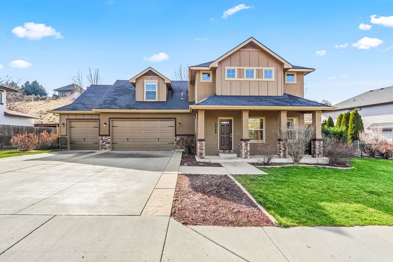 2045 W Axtell Ct - Photo 2 of 26