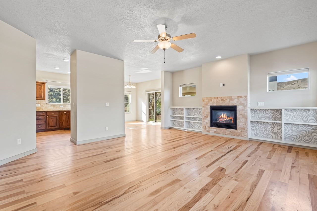 2045 W Axtell Ct - Photo 3 of 26