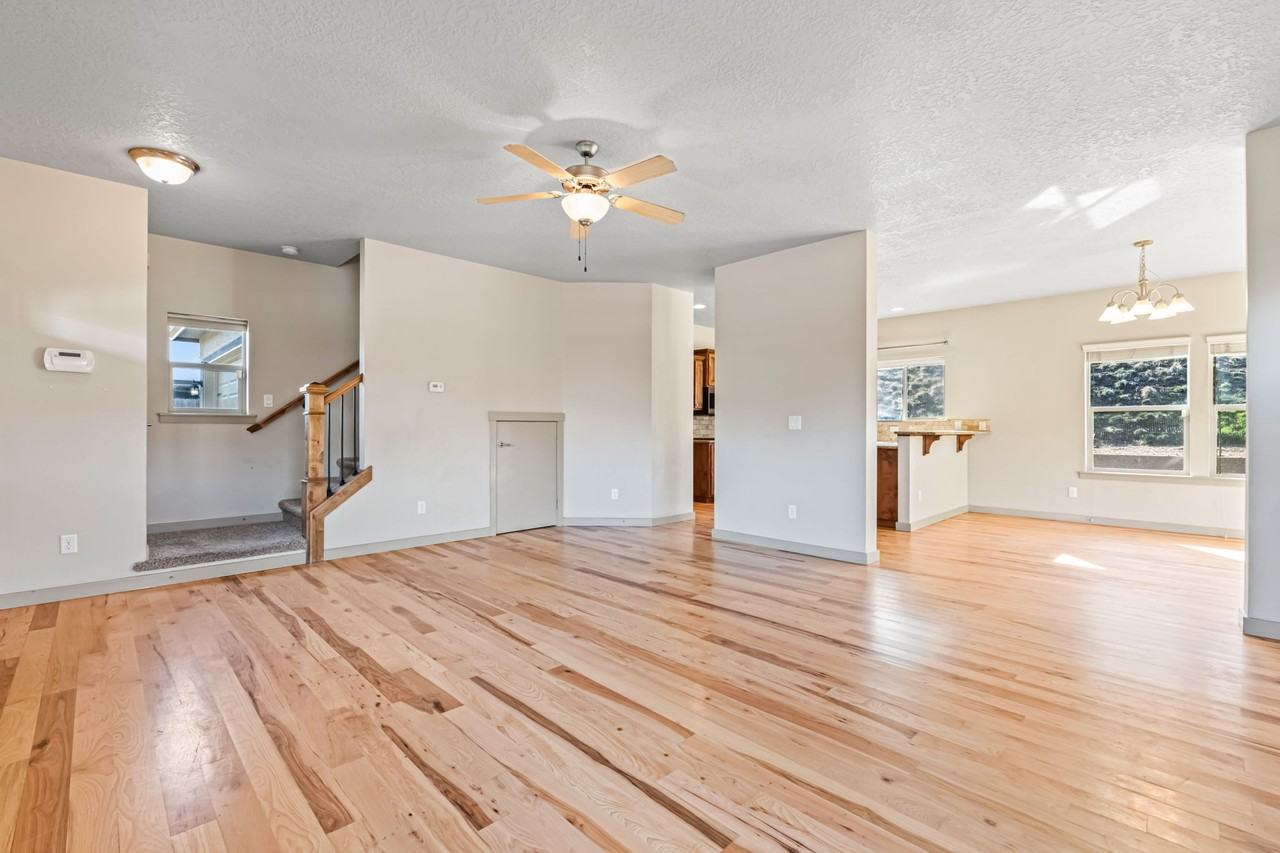 2045 W Axtell Ct - Photo 5 of 26