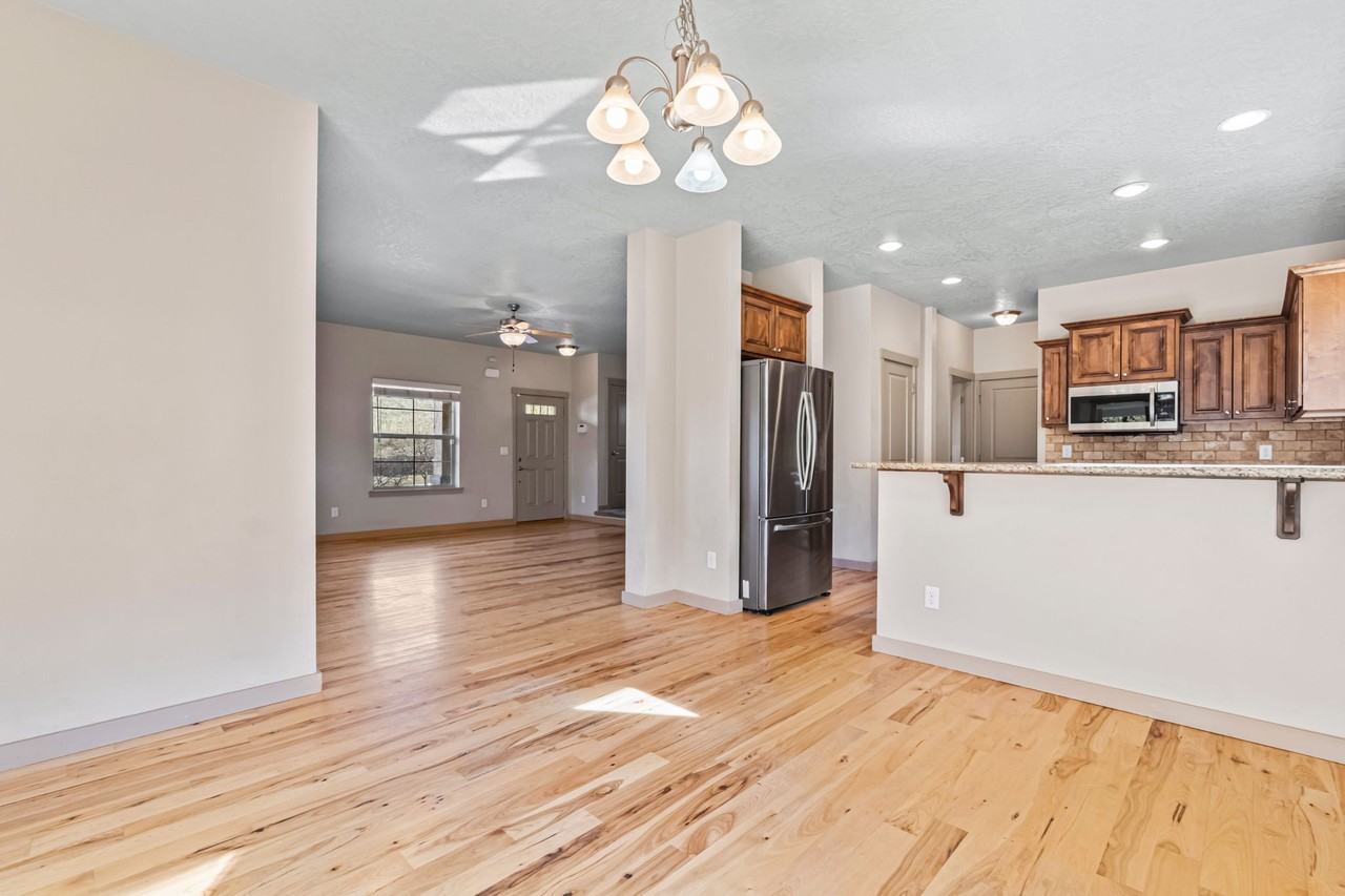 2045 W Axtell Ct - Photo 7 of 26