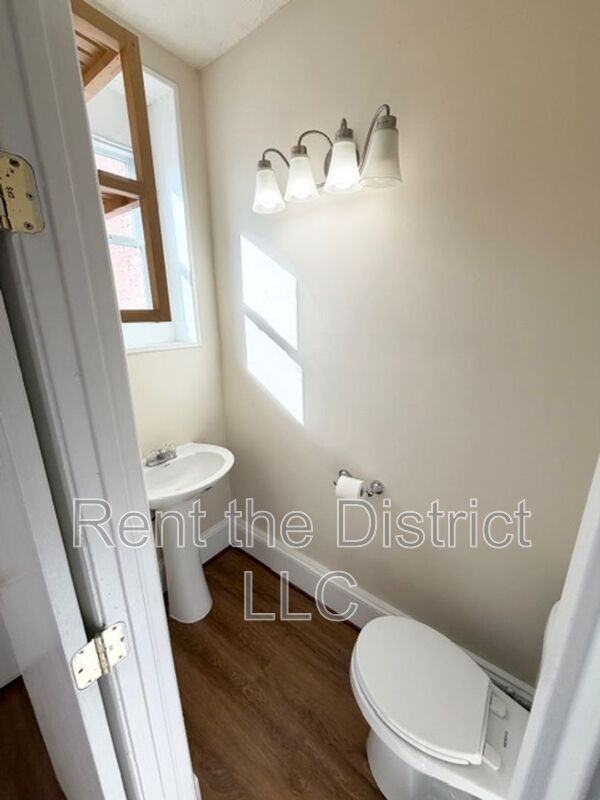 814 Longfellow St Nw - Photo 7 of 17