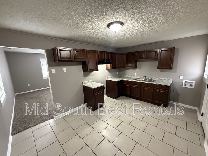 2822 Brewer Ave - Photo 4 of 13