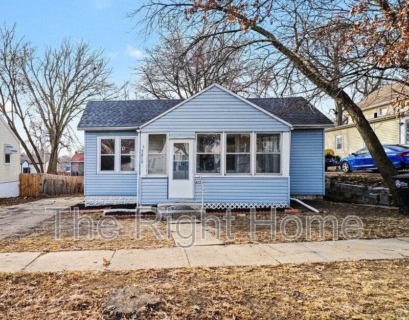 5819 Grant St - Photo 2 of 24