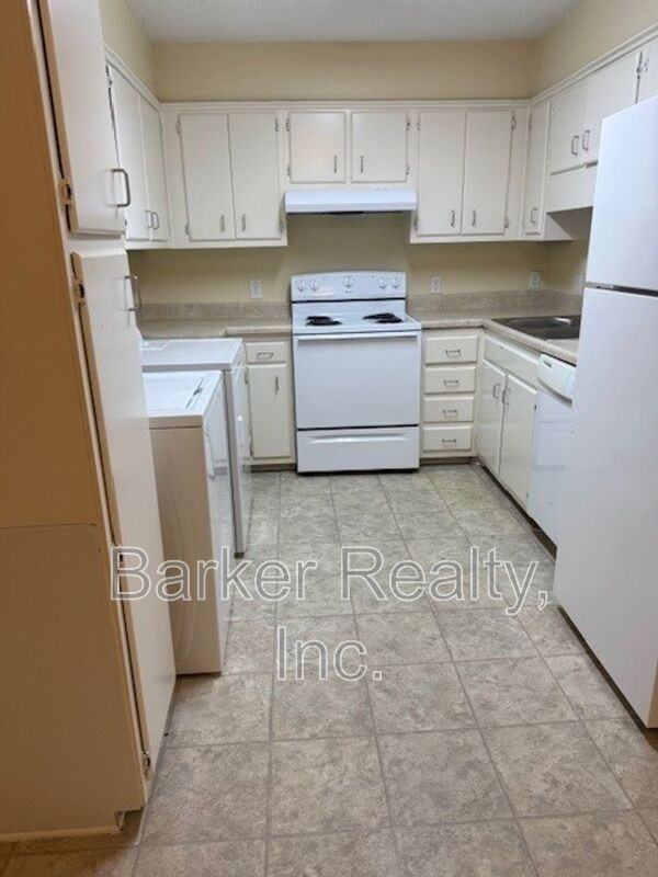 203 203 - Photo 3 of 8