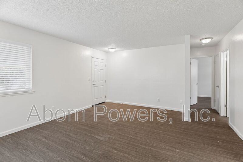 2760 Coloma St #02 - Photo 4 of 11