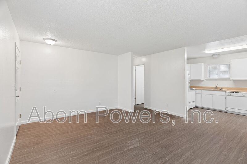 2760 Coloma St #02 - Photo 5 of 11