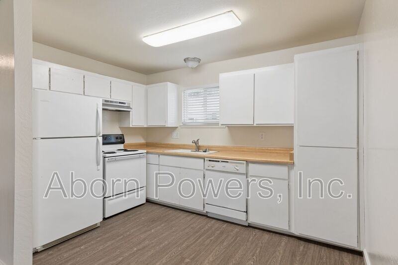 2760 Coloma St #02 - Photo 6 of 11