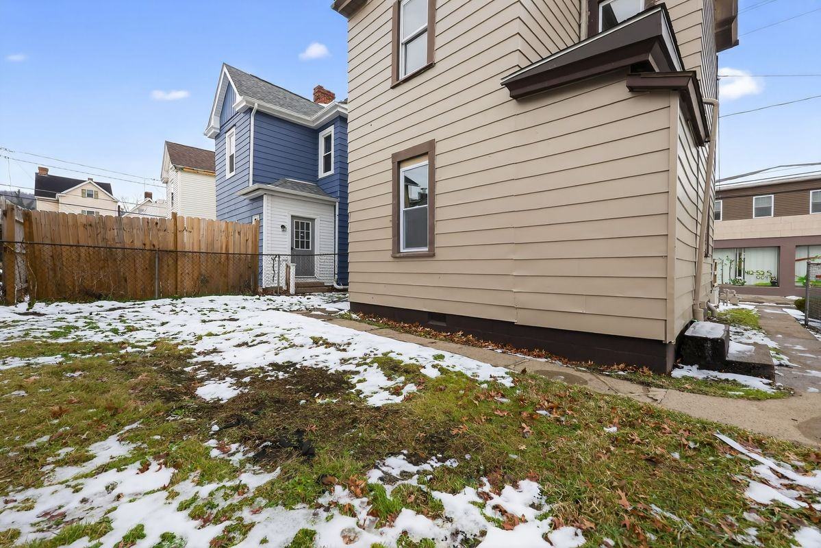 405 Main St - Photo 2 of 16