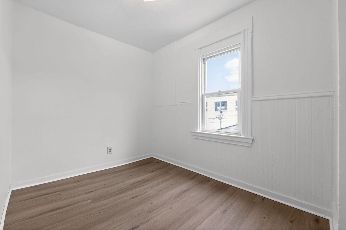 405 Main St - Photo 3 of 16