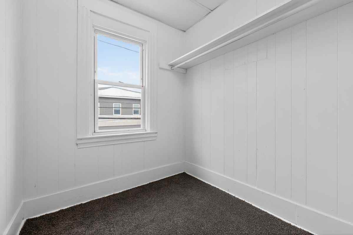 405 Main St - Photo 4 of 16