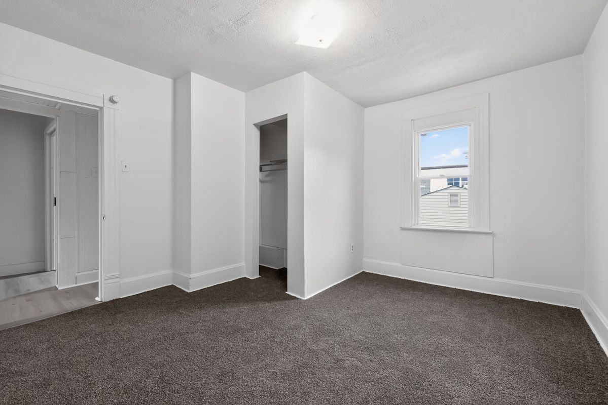 405 Main St - Photo 5 of 16