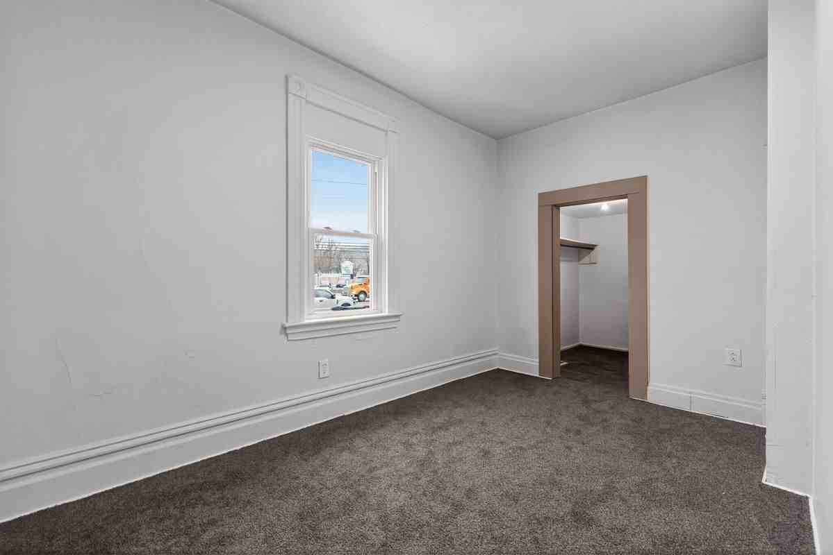 405 Main St - Photo 6 of 16