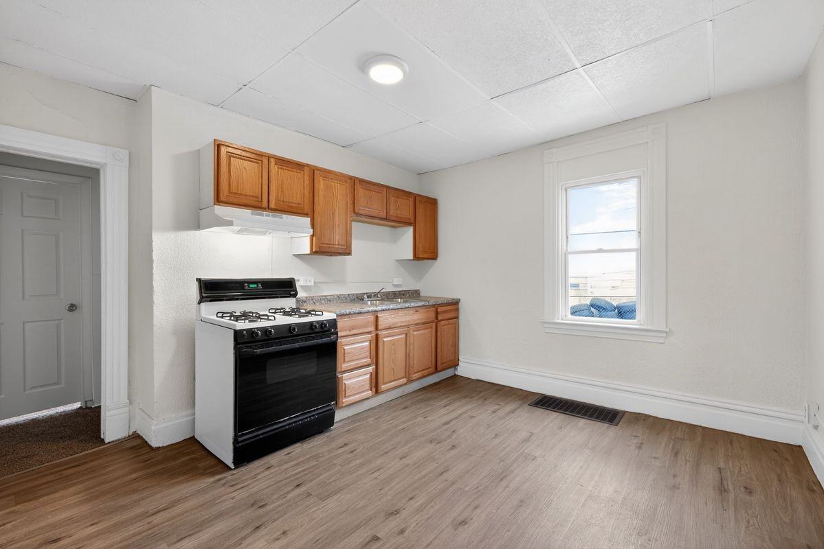 405 Main St - Photo 7 of 16