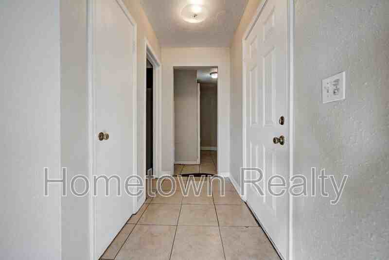 332 Nw 85th St - Photo 5 of 36