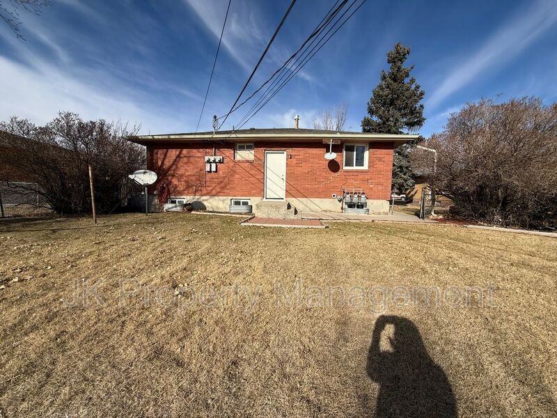 520 21st Ave Ne - Photo 3 of 11