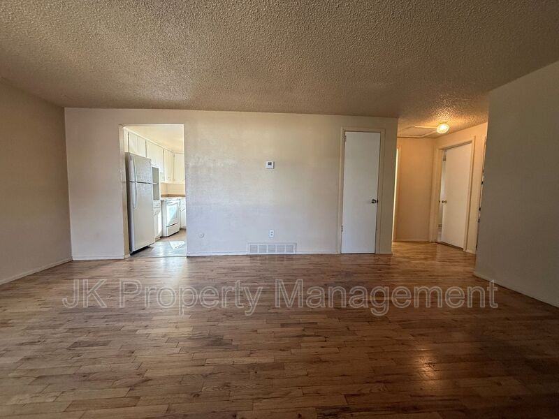 520 21st Ave Ne - Photo 4 of 11